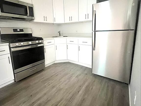 2nd image of 223 Avenue B APT 2