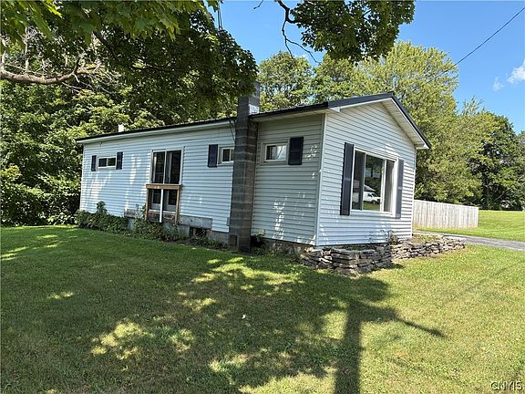 2nd image of 915 Mottville Rd