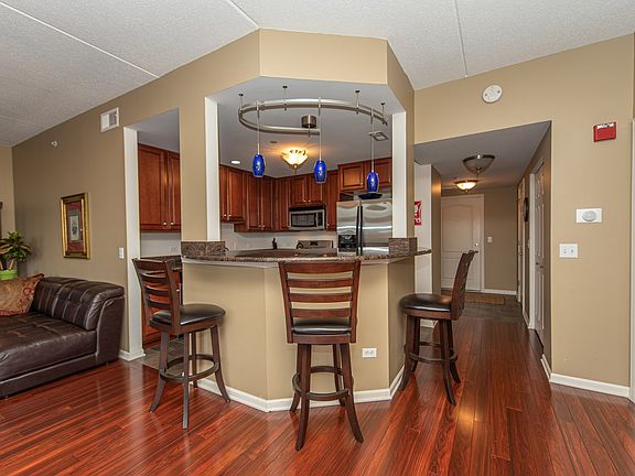 4th image of 845 E 22nd St APT 307
