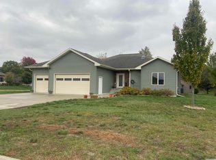245 Boulder Rd, Mason City, IA 50401