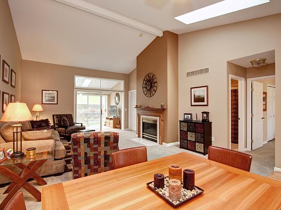 3rd image of 483 Crestview Forest Dr S