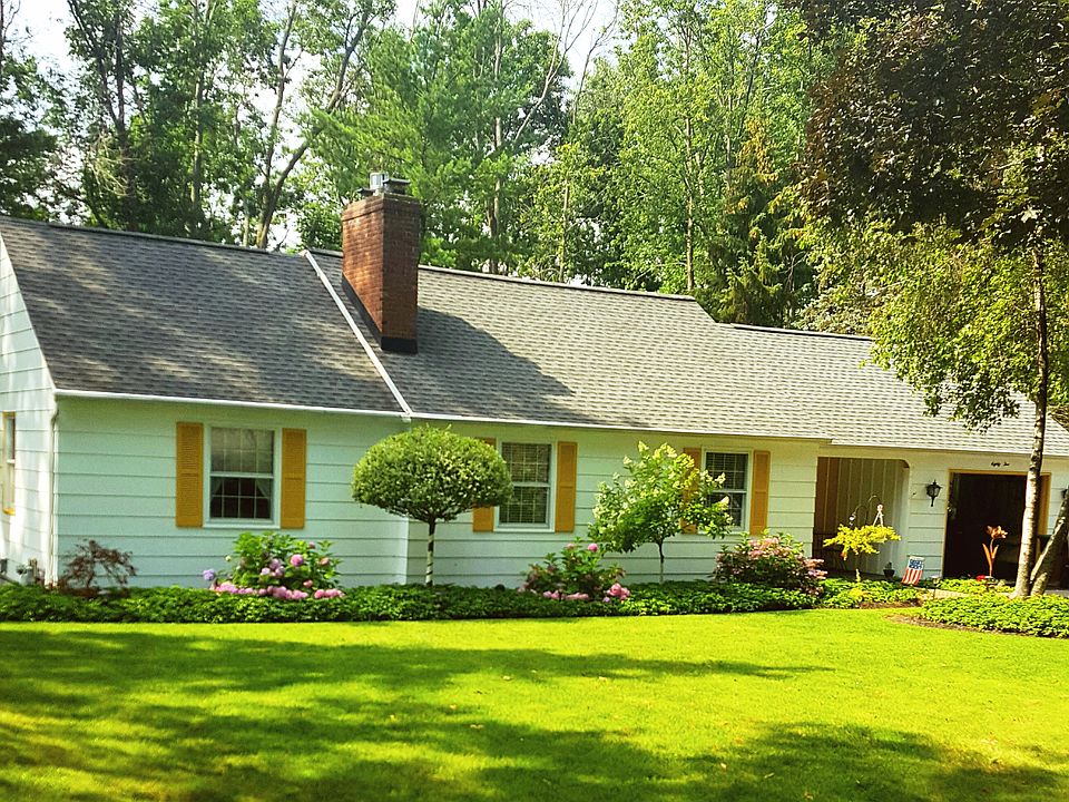 FRONT OF HOUSE