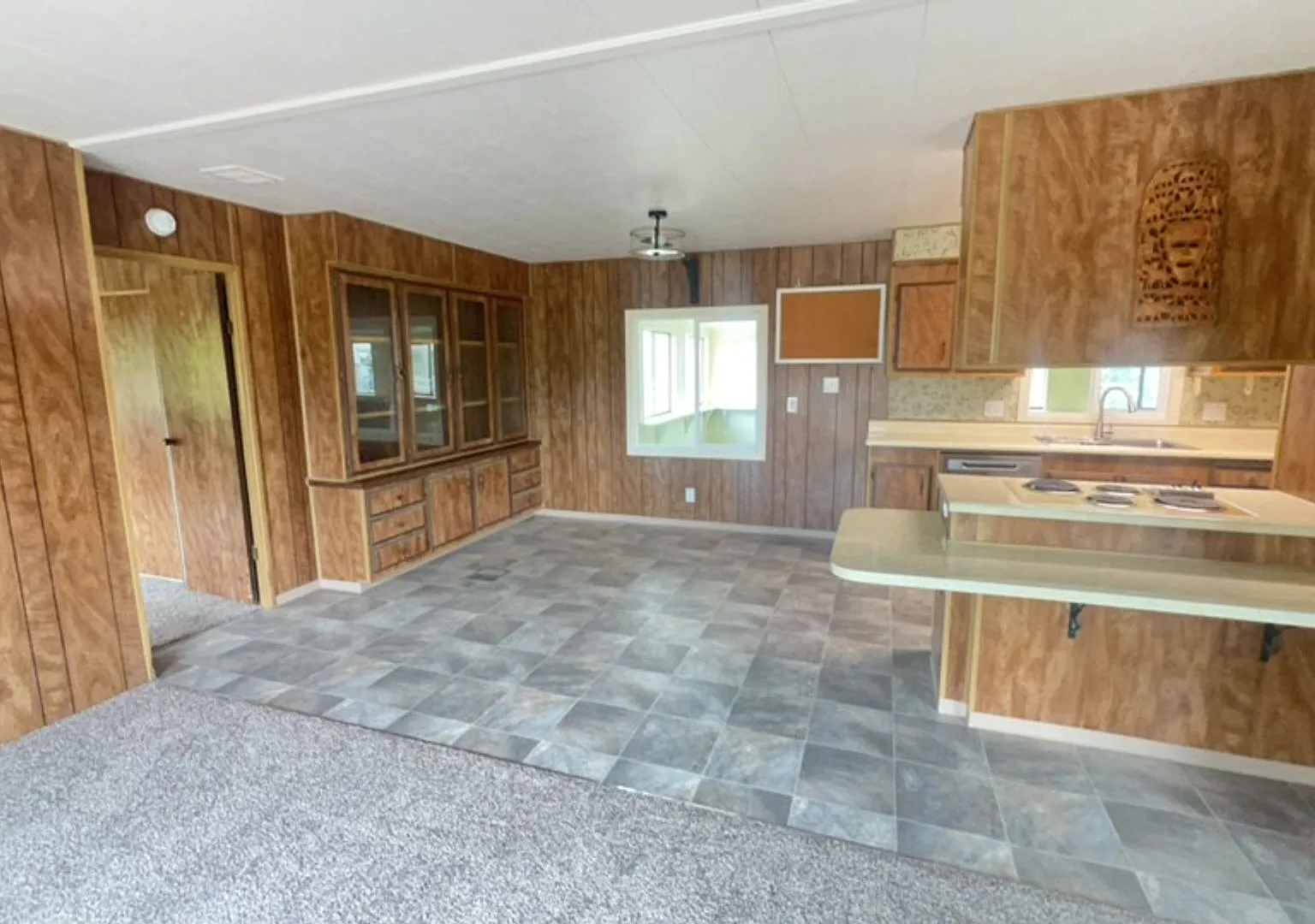 4366.1t - 829 West Harbeck Rd. — Photo 4