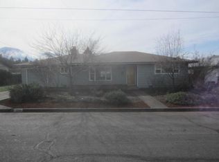 1219 NE Grable Dr, Grants Pass, OR 97526