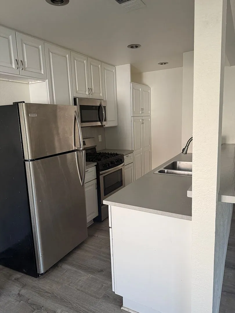2 Bed / 1 Bath Townhouse-Style Unit Auburn Greens — Photo 2