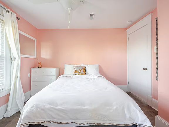 3rd image of 1019 Berryville Ave #201