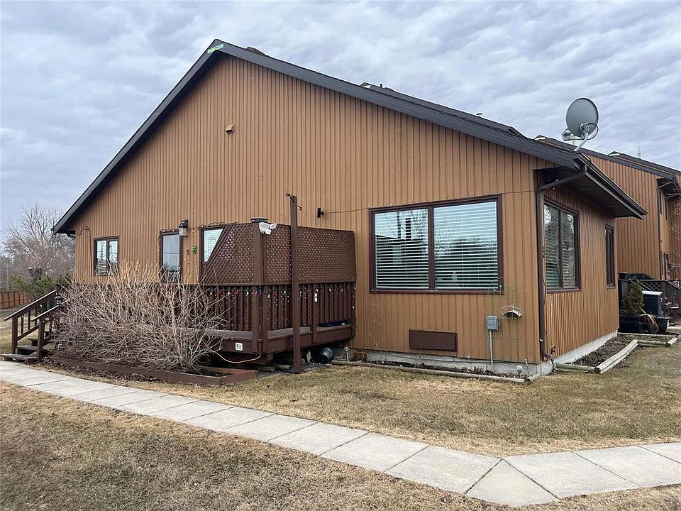 1st image of 5 Middle Dr