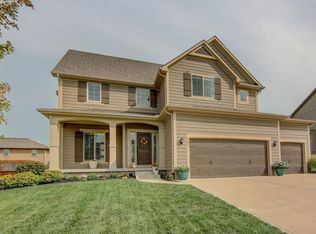 902 SW 35th Ter, Lees Summit, MO 64082