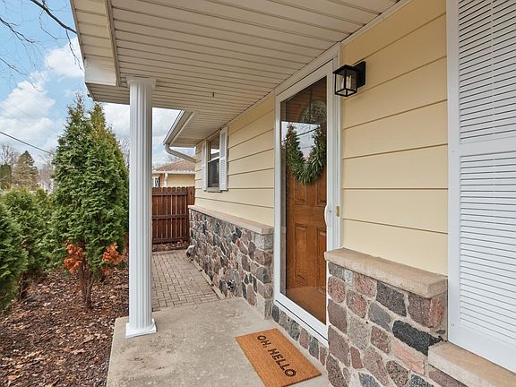 5th image of 1443 E Calumet St