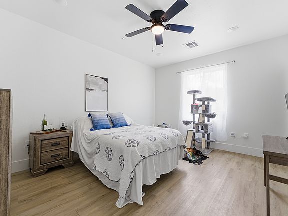 4th image of 23841 Parke Ct