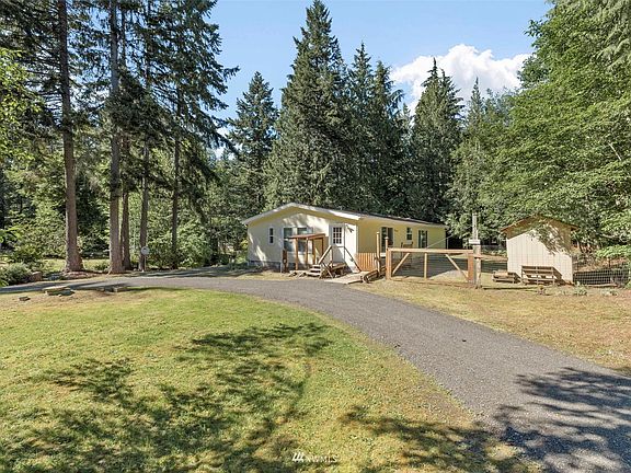 Well Maintained Circular Drive 