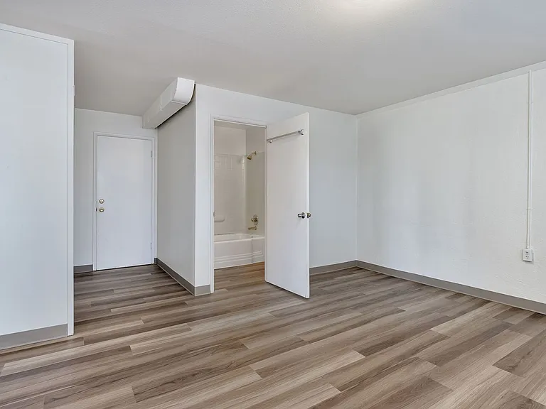 1 Bed 1 Bath in Prime NW District! — Photo 10