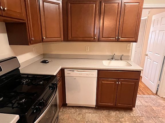 2nd image of 3155 Ellwood Ave APT A