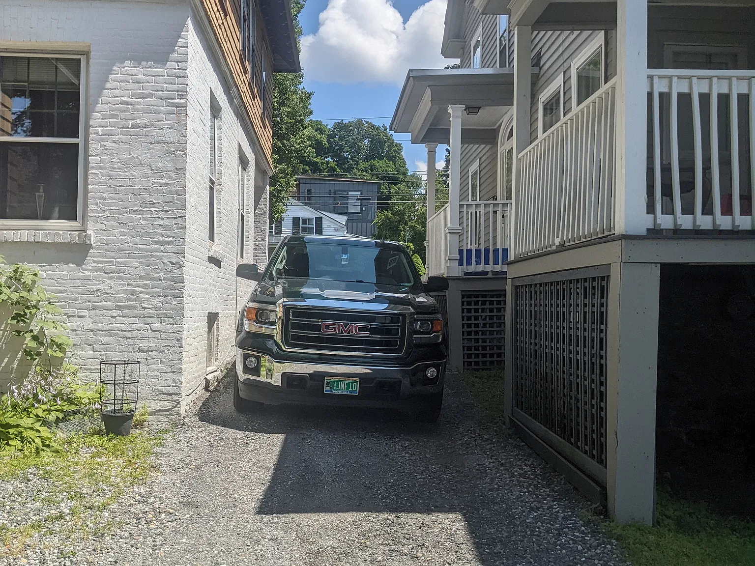 3 bed, 1000 sqft, $3,200 — Photo 2