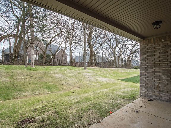 5th image of 1084 Luxborough Dr