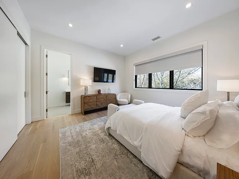 130 Highview Dr — Photo 12