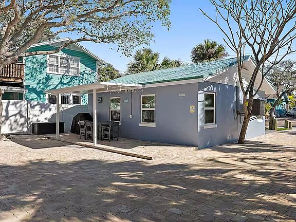 3rd image of 724 Gulf Blvd