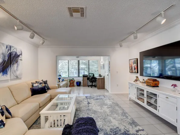 33 Stratford Lane #B, Boynton Beach, FL 33436