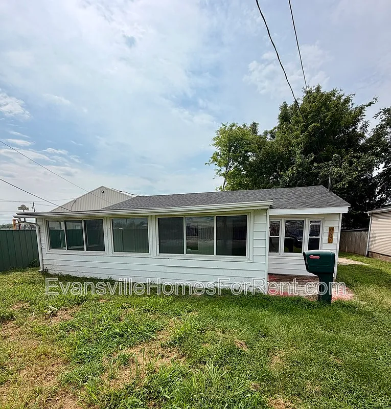 4 bed, 1.0 bath, $1,250 — Photo 1