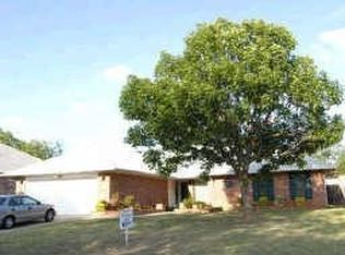 2304 Jean Rd, Midwest City, OK 73130