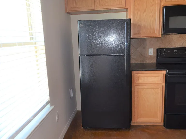 806 N 3rd St — Photo 5