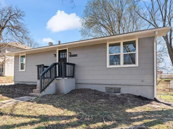 33085 W 82nd St, De Soto, KS 66018