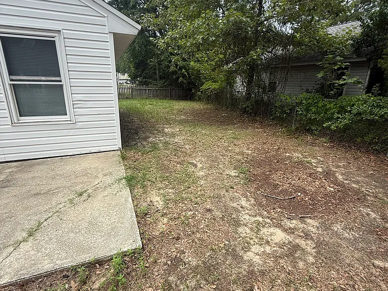 300 Macgregor Dr — Photo 16