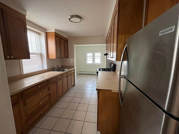 4th image of 111 Morris St APT 3