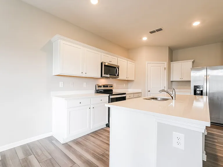 590 Knightsbridge Ln — Photo 8