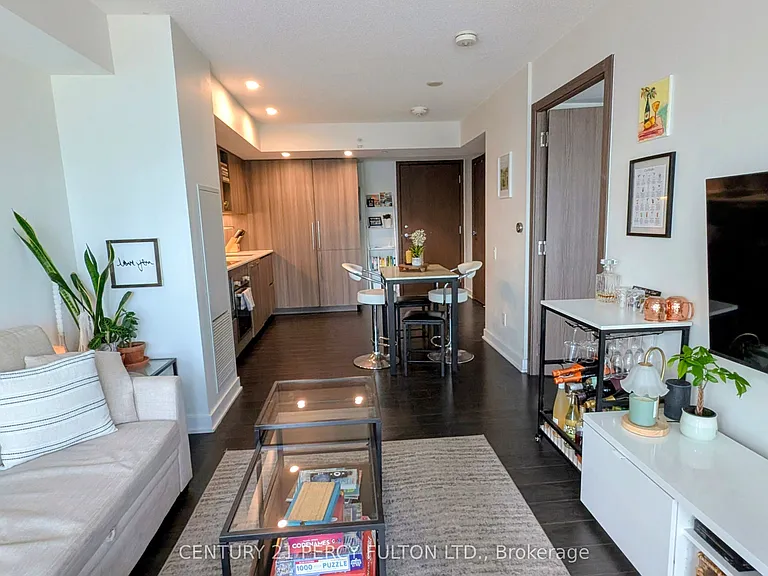 17 Bathurst St #808 — Photo 2
