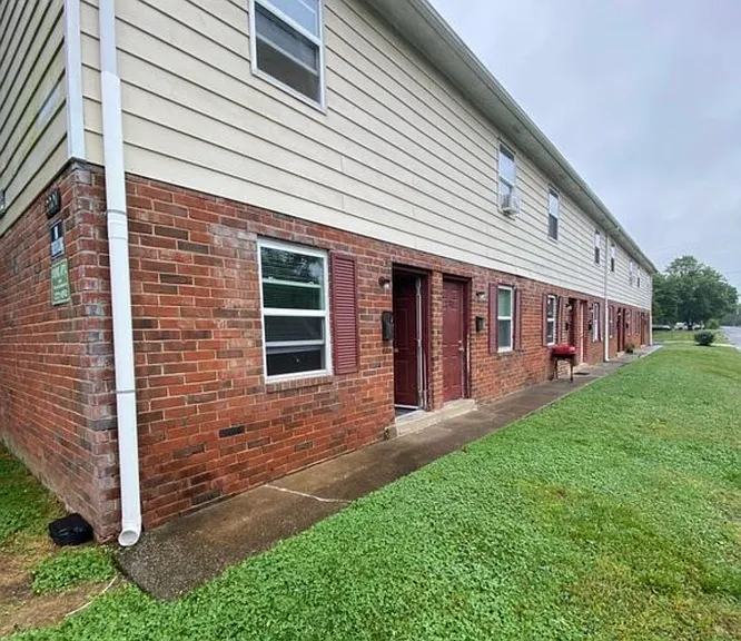 2201 Williamsburg Rd — Photo 1