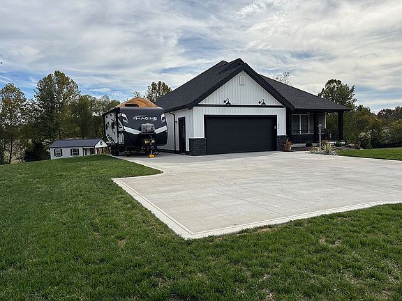 2nd image of 404 S Truman Rd