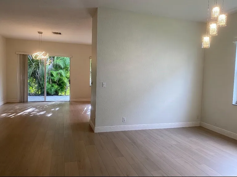 7953 NW 70th Ave — Photo 7