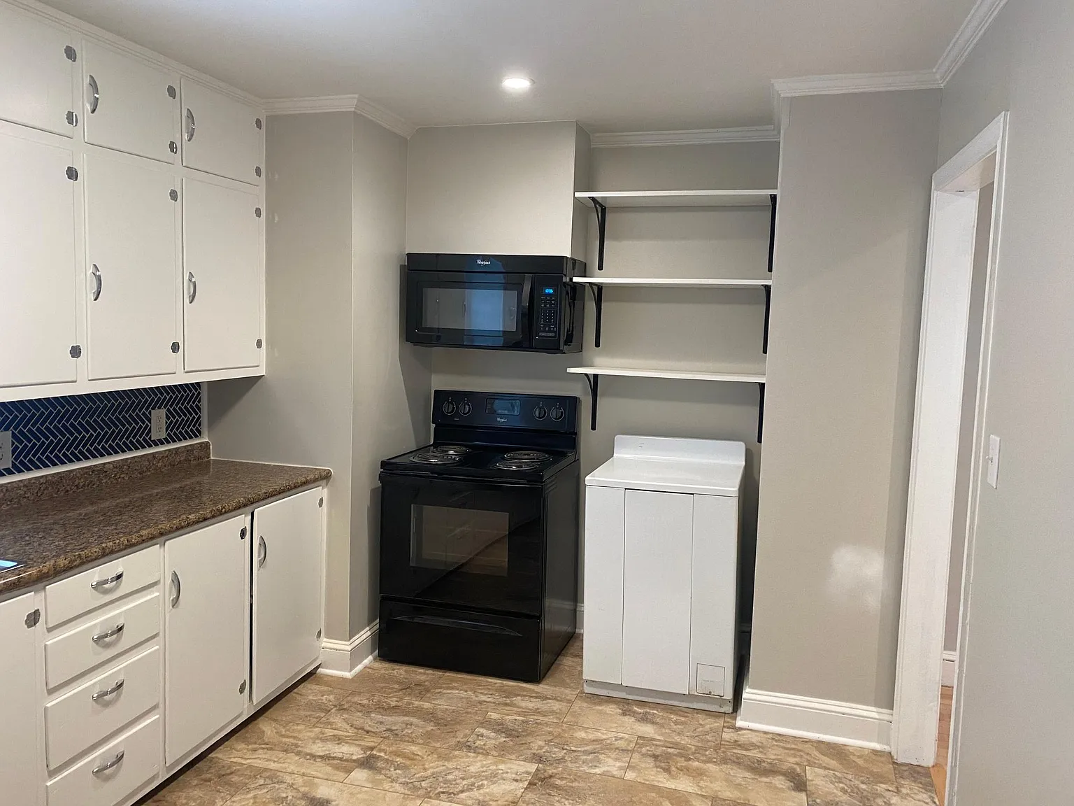 2 bed, 748 sqft, $1,300 — Photo 4