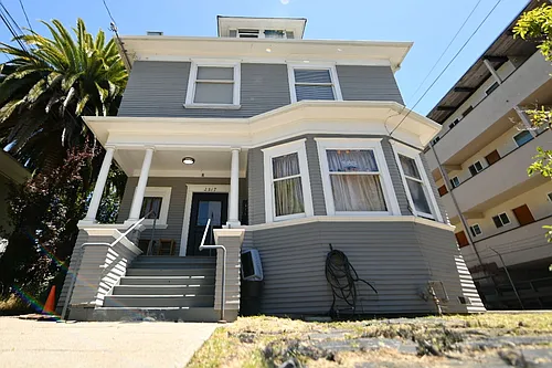 2517 Regent St Photo 1