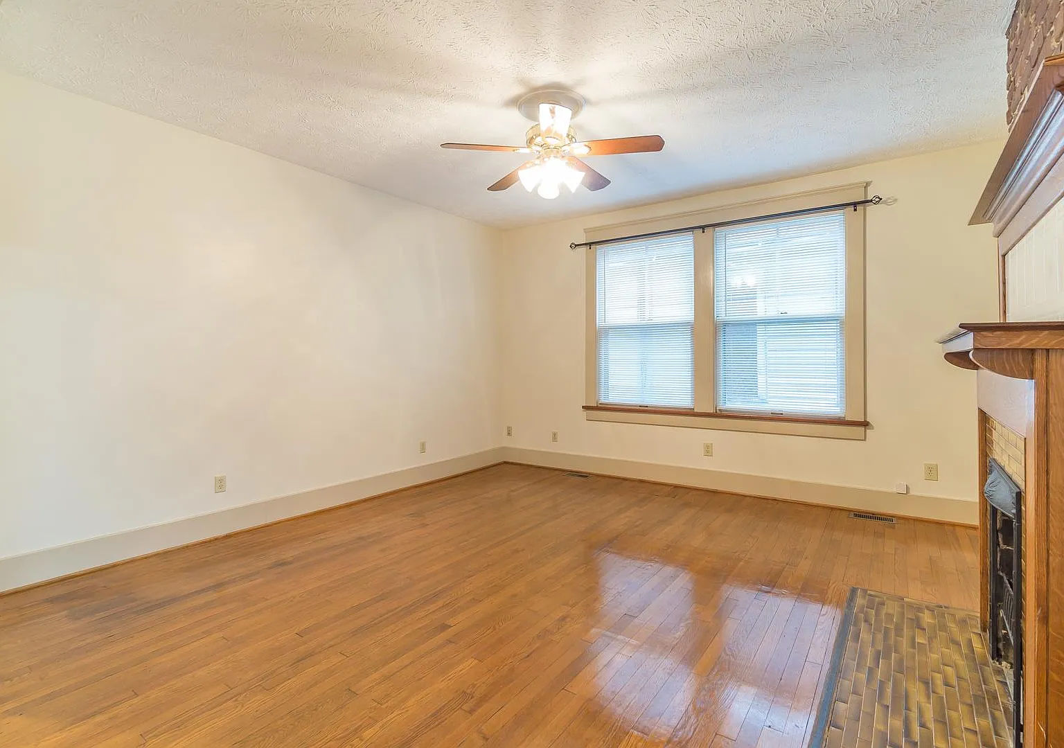 2 bed, 1200 sqft, $1,850 — Photo 4