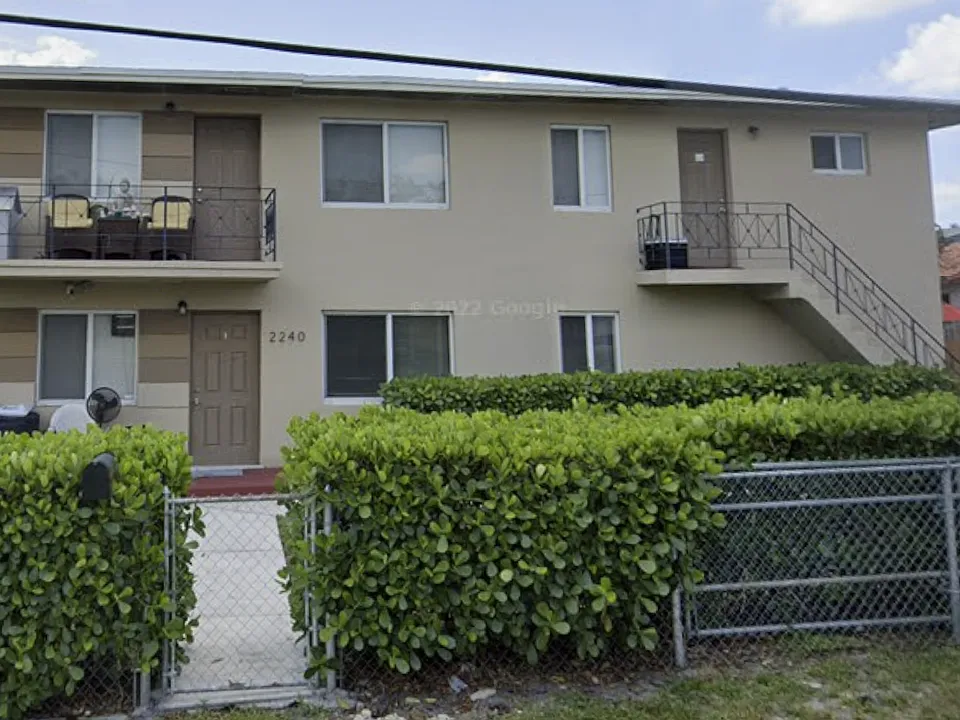 890 NW 22nd Ct
