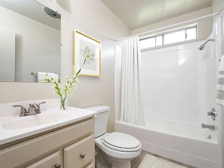 530 N Wilson Ave #15 — Photo 5