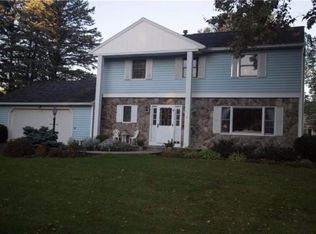 8 Commodore Cir, Baldwinsville, NY 13027