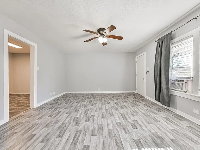 1021 Maple St — Photo 3