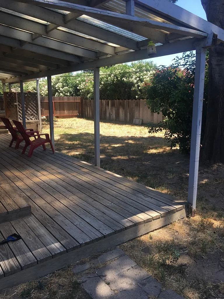 2520 Henry Ave photo 1