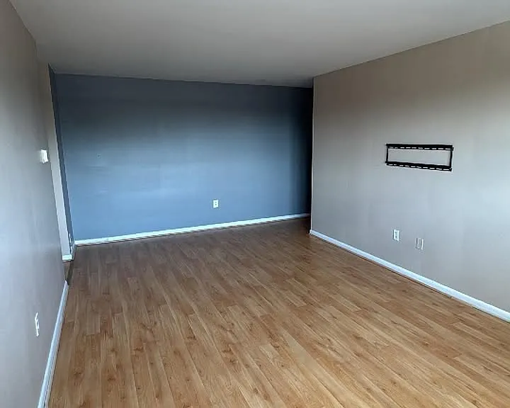 8024 Castor Ave — Photo 1