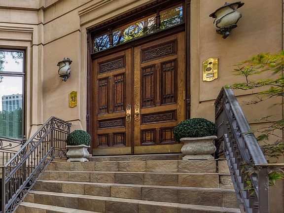 4th image of 51 E Bellevue Pl #G