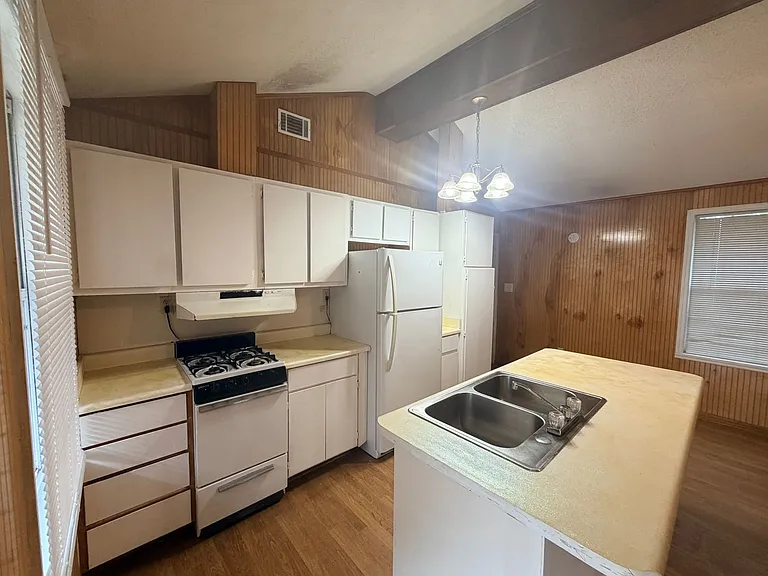 1706 Azalea Dr #637-D — Photo 1