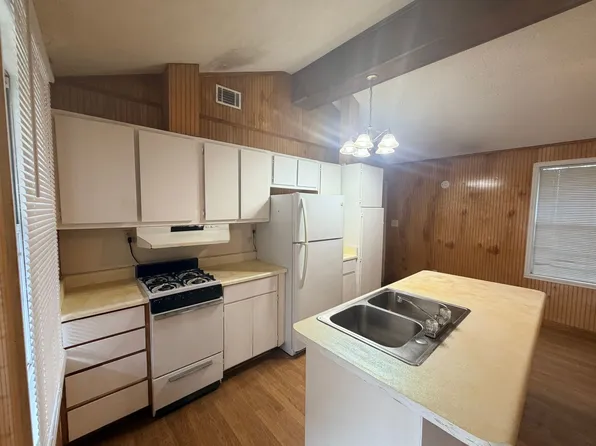 1706 Azalea Dr, Valdosta, GA