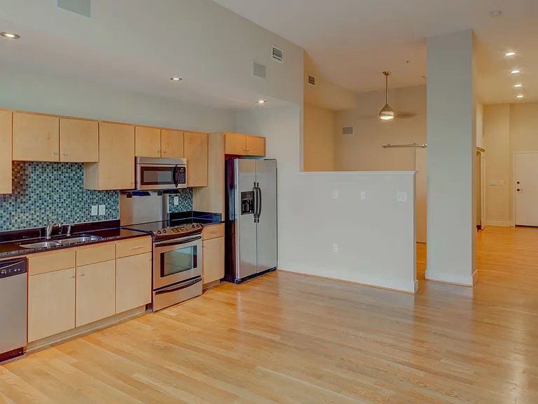 Montgomery Square Apartments — Photo 8