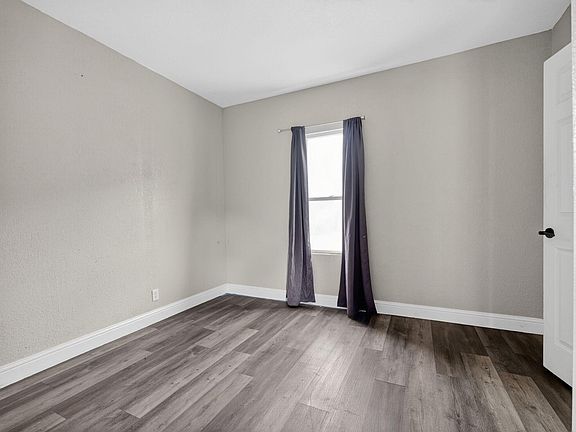 2nd image of 515 SE 4th St