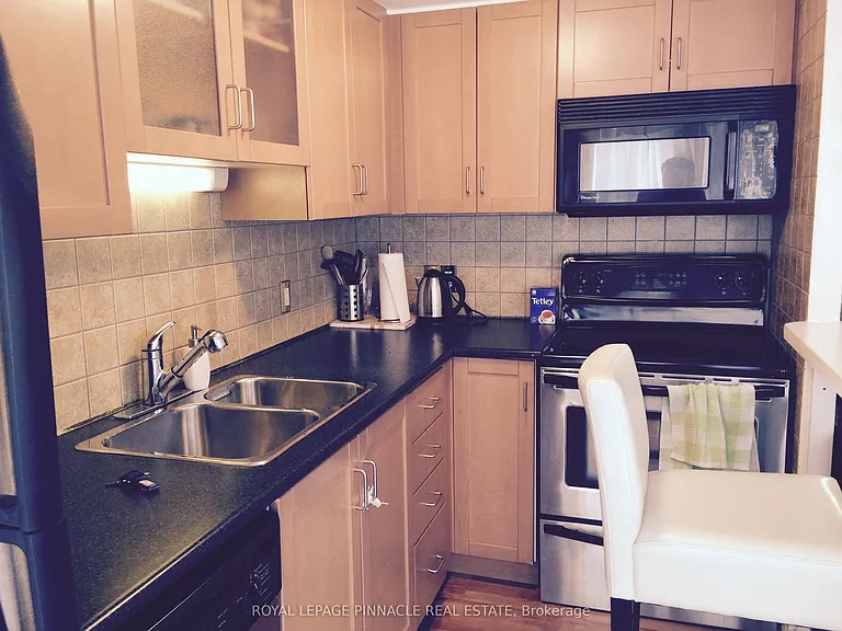 26 Western Battery Rd #210 — Photo 10
