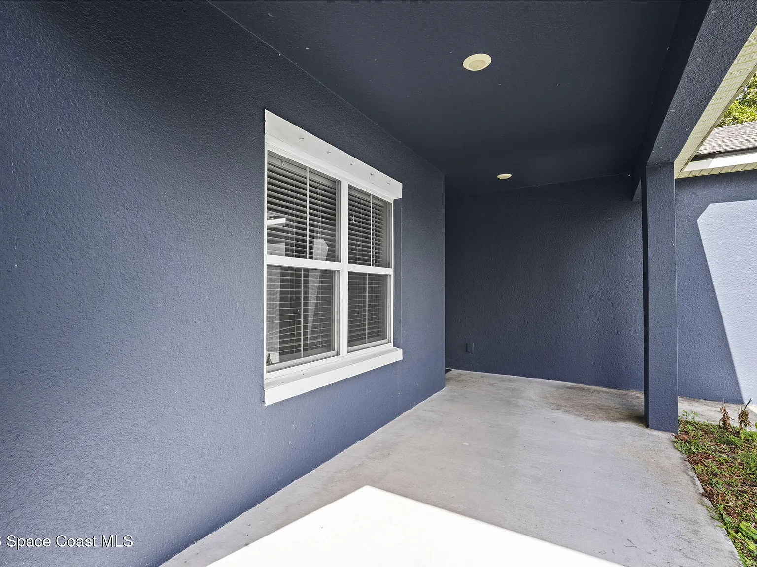 3 bed, 2.0 bath, 1594 sqft, $2,000 — Photo 2