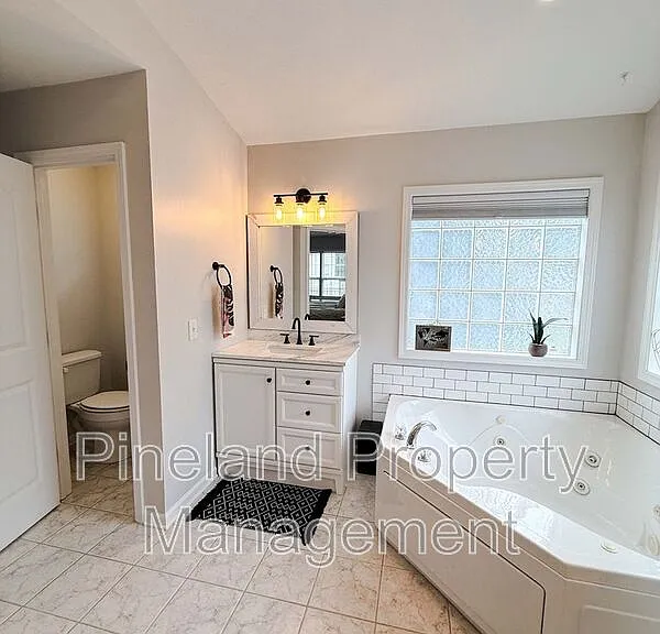 201 Old Colony Pl — Photo 14